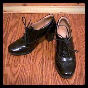 EUC Clarks, 7.5, 3” block heels.